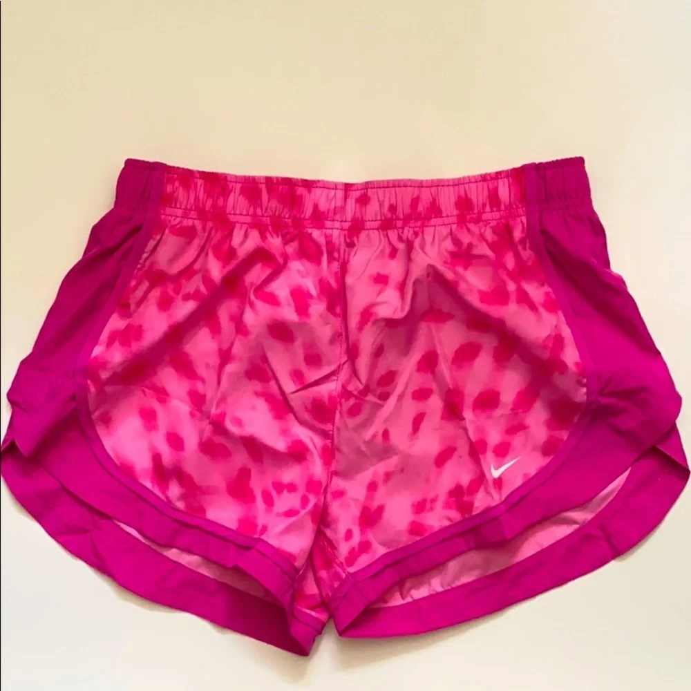 NWT Nike pink active shorts size: M